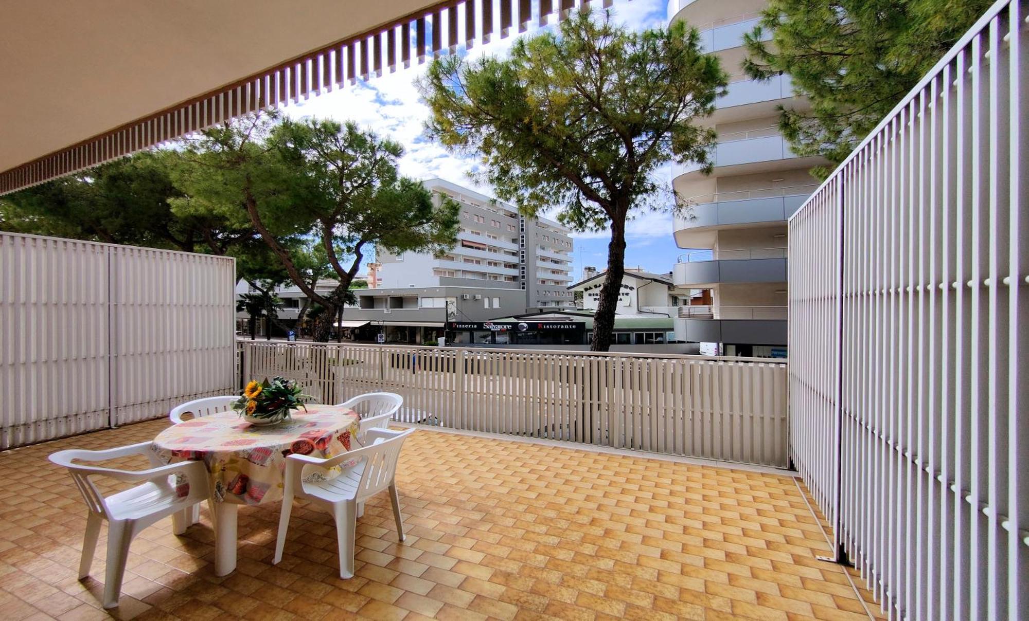 Casa Bivi - Apartments With 1 And 2 Bedrooms - Click Here For More Availabilities Lignano Sabbiadoro Eksteriør billede