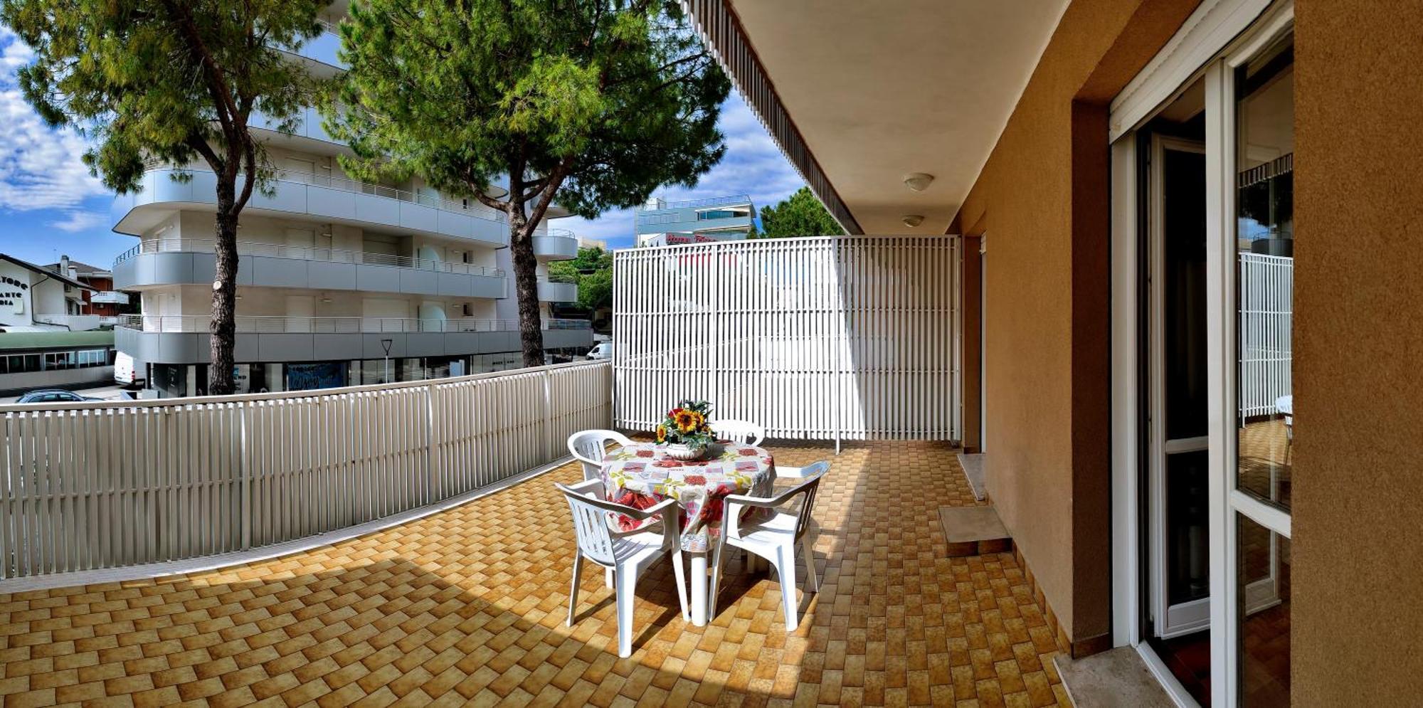 Casa Bivi - Apartments With 1 And 2 Bedrooms - Click Here For More Availabilities Lignano Sabbiadoro Eksteriør billede