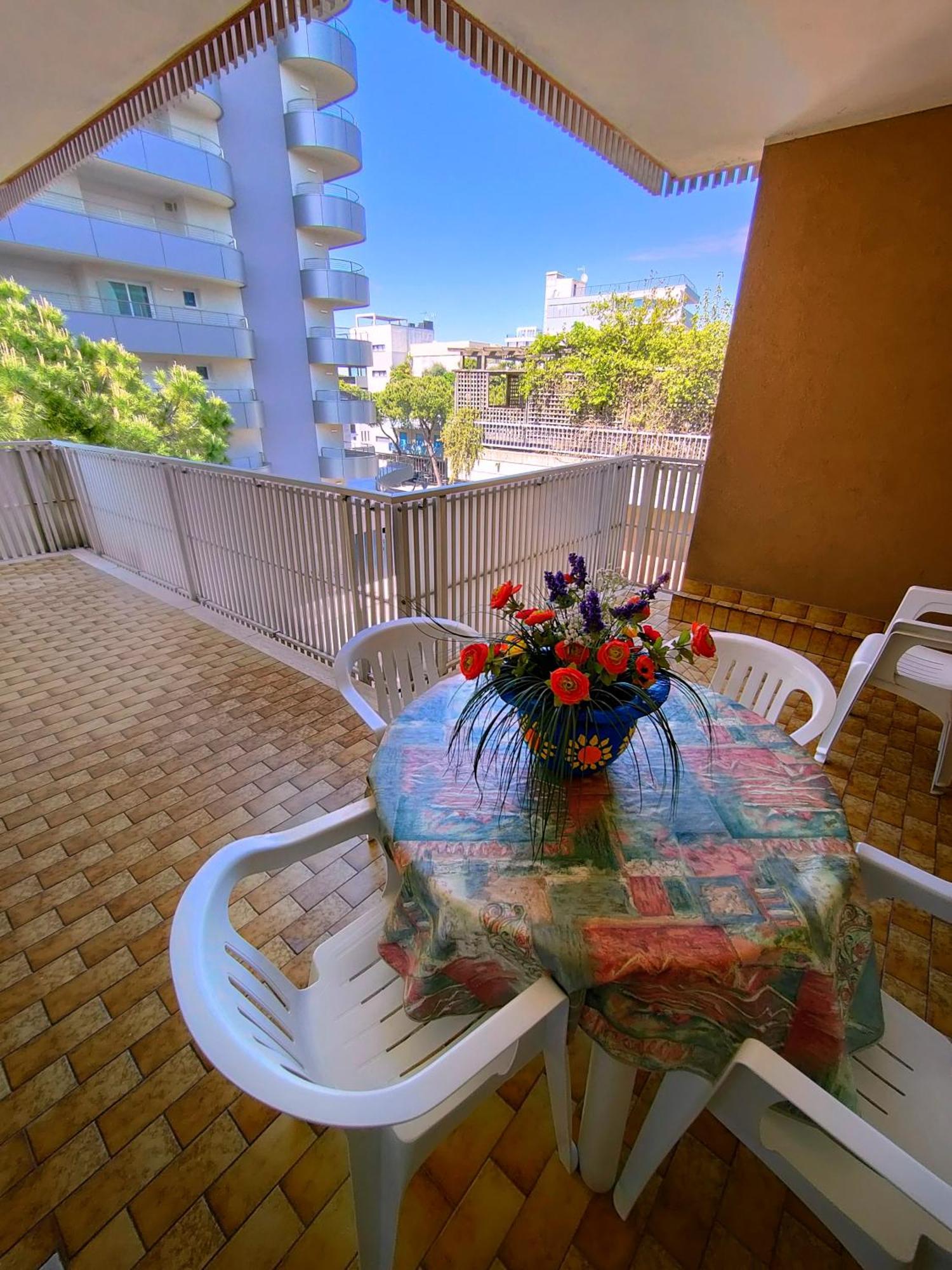 Casa Bivi - Apartments With 1 And 2 Bedrooms - Click Here For More Availabilities Lignano Sabbiadoro Eksteriør billede