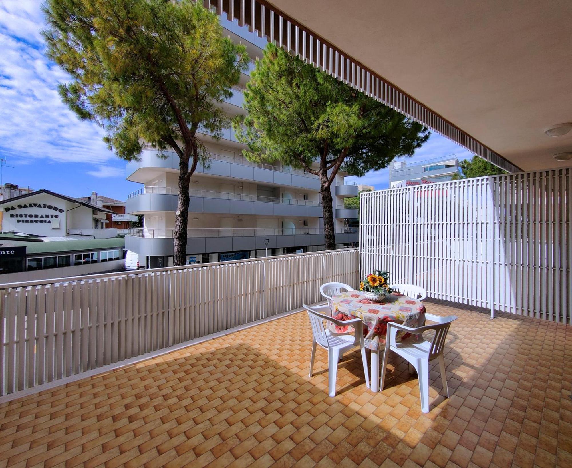 Casa Bivi - Apartments With 1 And 2 Bedrooms - Click Here For More Availabilities Lignano Sabbiadoro Eksteriør billede